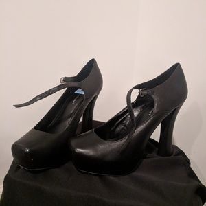 Black BCBG heels